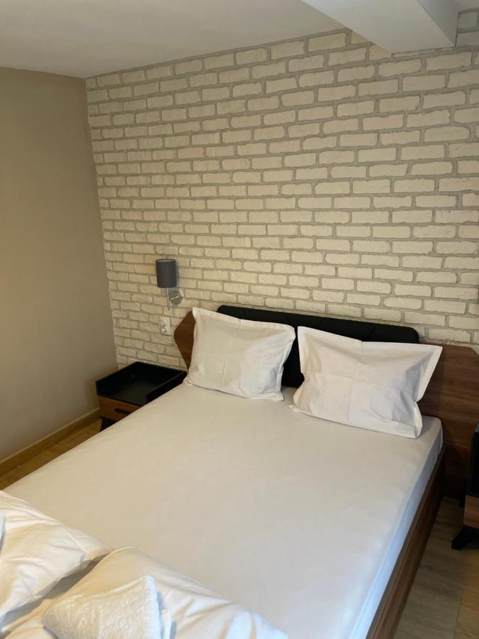 Family Hotel Malibu Chernomorets Ngoại thất bức ảnh