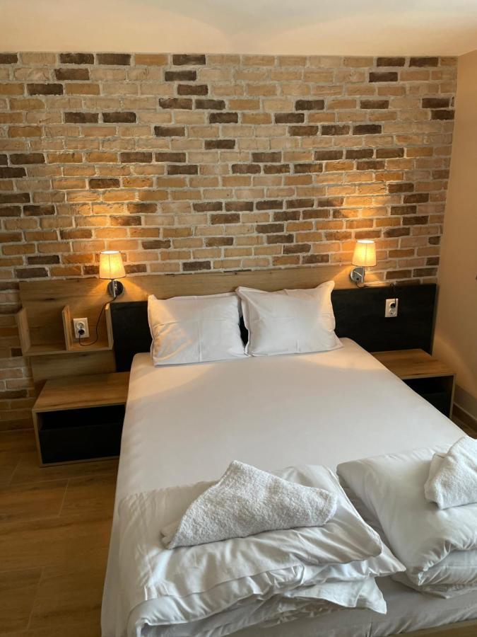 Family Hotel Malibu Chernomorets Ngoại thất bức ảnh