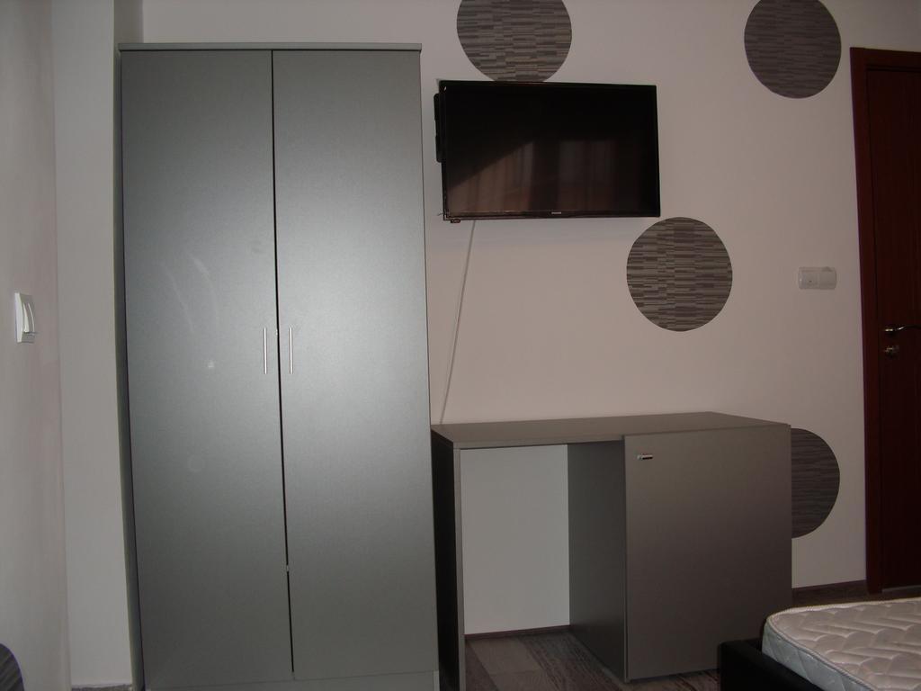 Family Hotel Malibu Chernomorets Ngoại thất bức ảnh