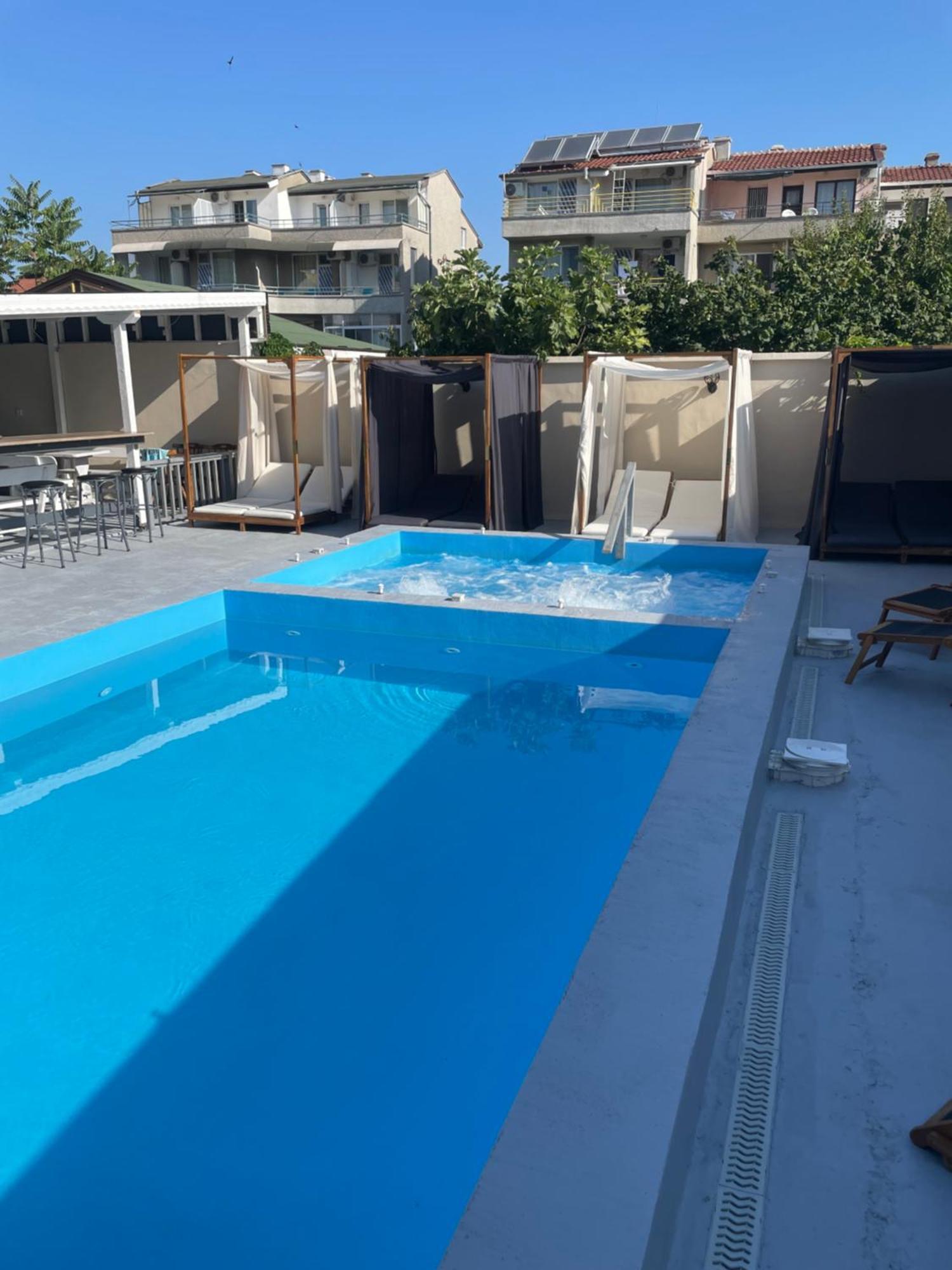 Family Hotel Malibu Chernomorets Ngoại thất bức ảnh