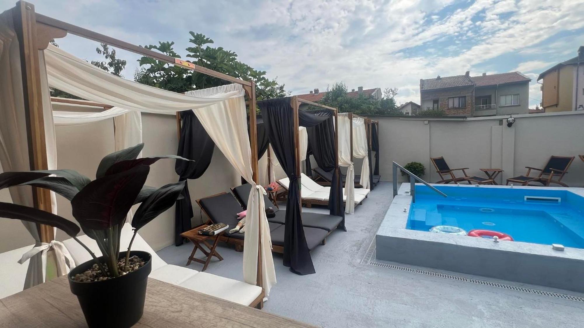 Family Hotel Malibu Chernomorets Ngoại thất bức ảnh