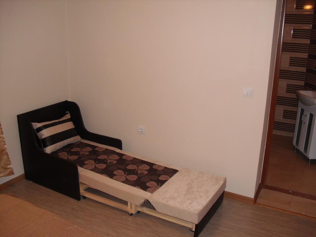 Family Hotel Malibu Chernomorets Ngoại thất bức ảnh