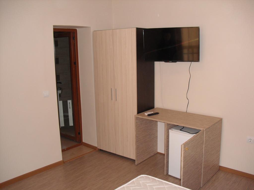 Family Hotel Malibu Chernomorets Ngoại thất bức ảnh