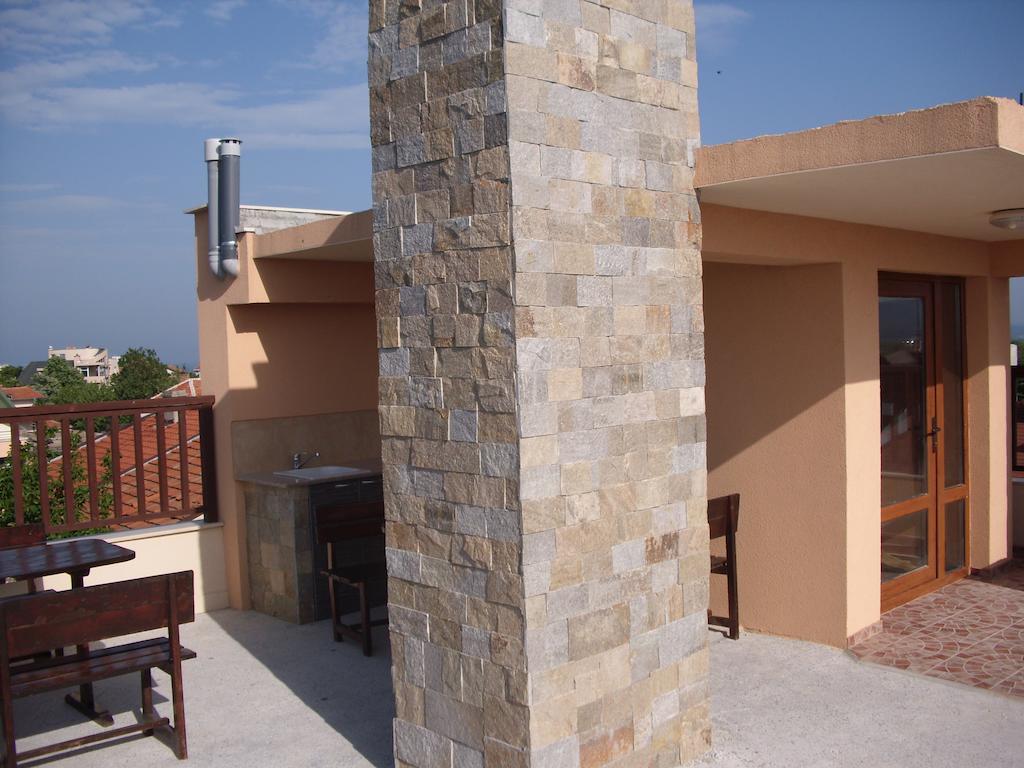 Family Hotel Malibu Chernomorets Ngoại thất bức ảnh