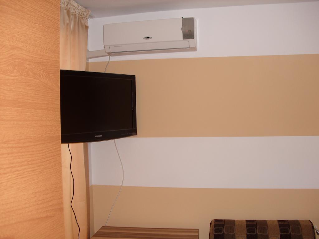 Family Hotel Malibu Chernomorets Phòng bức ảnh