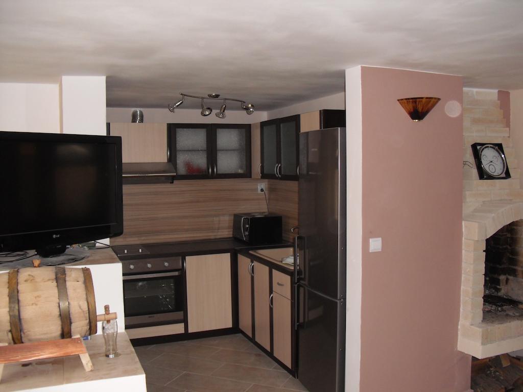 Family Hotel Malibu Chernomorets Ngoại thất bức ảnh