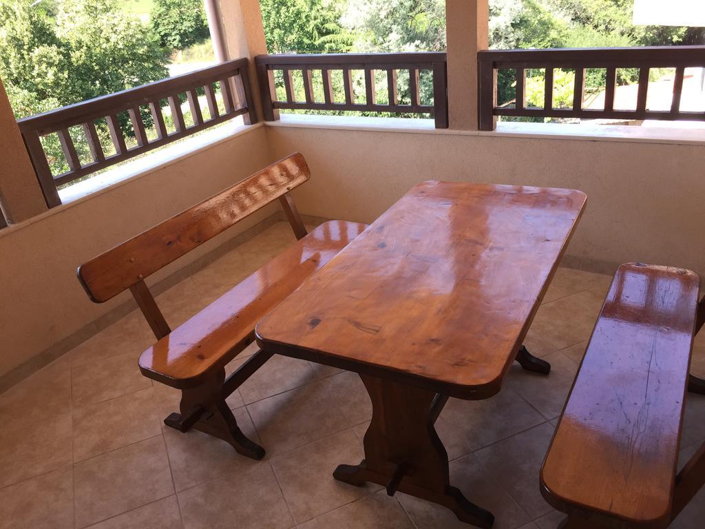 Family Hotel Malibu Chernomorets Ngoại thất bức ảnh