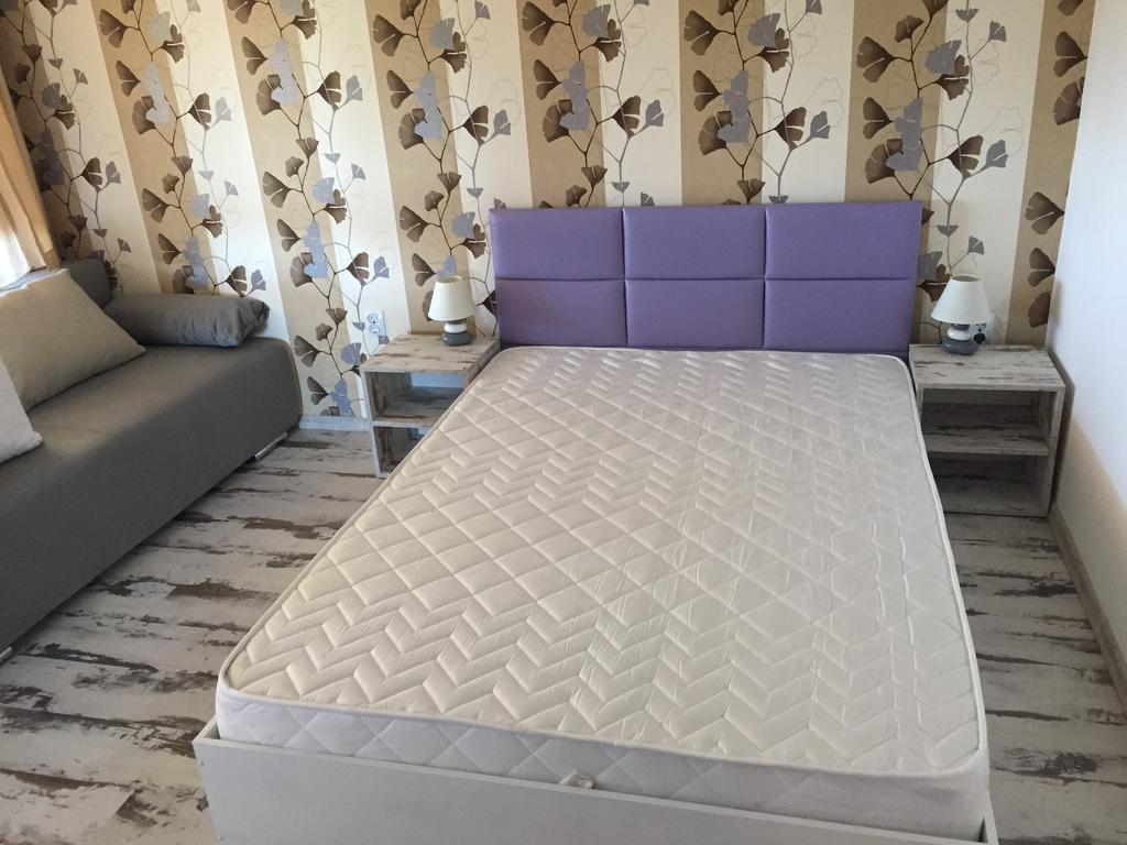 Family Hotel Malibu Chernomorets Ngoại thất bức ảnh